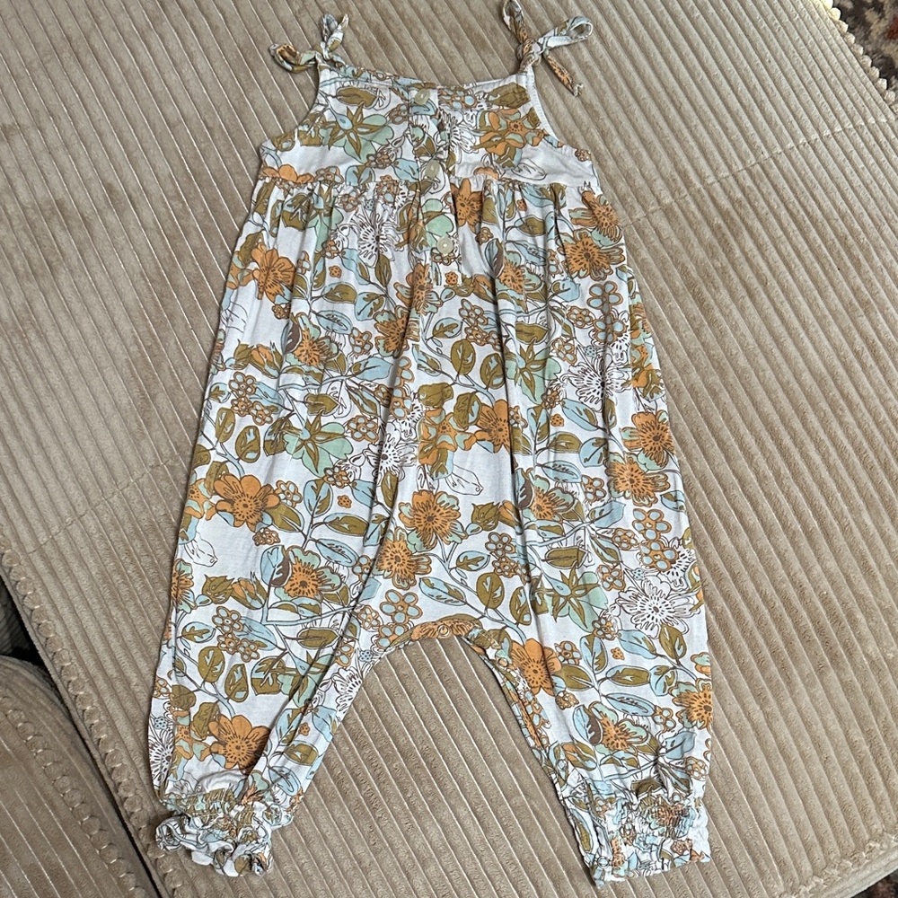 Kate Quinn Floral Romper with Adjustable Straps and snap closure Size 18-24M - Picture 1 of 6